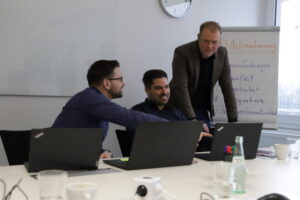 HR-Abteilungen und Personaldienstleister sind trotz „zu vieler“ Bewerbungen heillos überfordert.