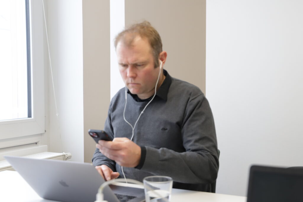Die Digitalisierung von Arbeitsschutz und Qualitätsmanagement ist keine reine IT-Frage, sondern ein direkter Hebel für mehr Effizienz und Rechtssicherheit im Betrieb. Unternehmen, die ihre Prozesse von Excel auf moderne Web-Software umstellen, sparen nicht nur Zeit bei jedem Audit, sondern senken auch ihr Haftungsrisiko nachhaltig.
