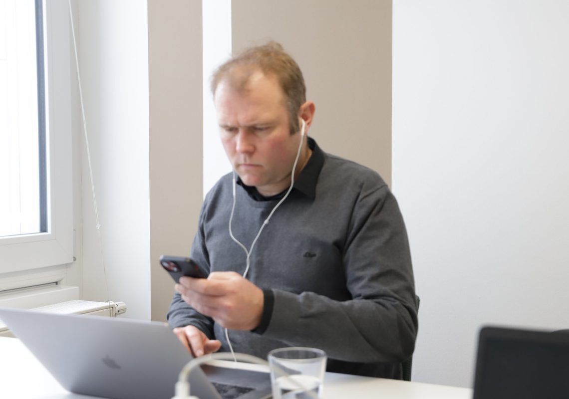 Die Digitalisierung von Arbeitsschutz und Qualitätsmanagement ist keine reine IT-Frage, sondern ein direkter Hebel für mehr Effizienz und Rechtssicherheit im Betrieb. Unternehmen, die ihre Prozesse von Excel auf moderne Web-Software umstellen, sparen nicht nur Zeit bei jedem Audit, sondern senken auch ihr Haftungsrisiko nachhaltig.